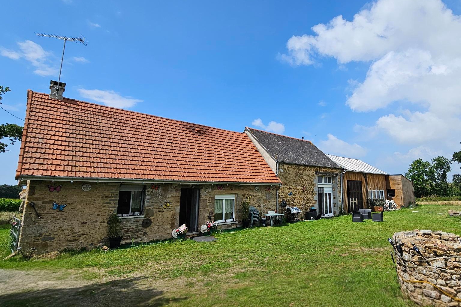 Ensemble de maisons rénovées - 12 pièces - 303m² - avec grand terrain à Précey proche du Mont Saint Michel - Photo 3